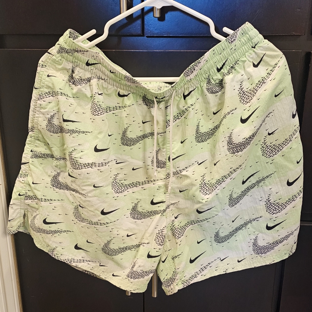 Nike Men's Mint Green Patterned Swim Shorts